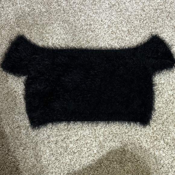 Black Fuzzy Crop Top - Picture 6 of 7